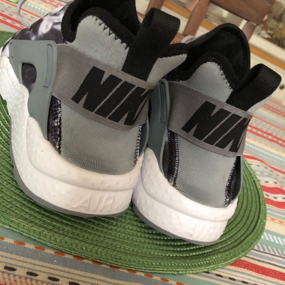 Women’s sz 10 Nike Air Hurache Grey/White/Blk